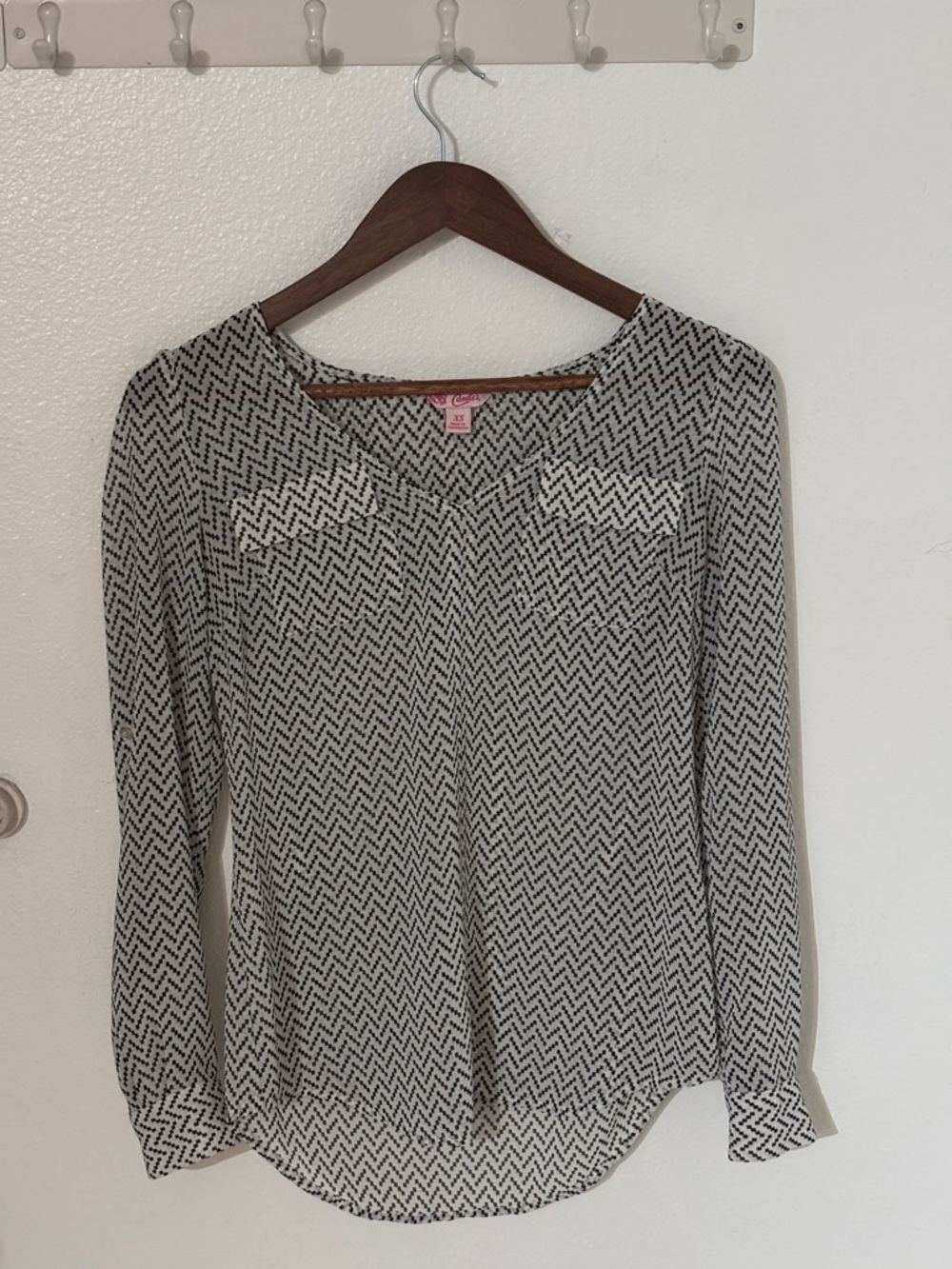 Candies Women’s Chevron Print Long-Sleeve Blouse - Black & White